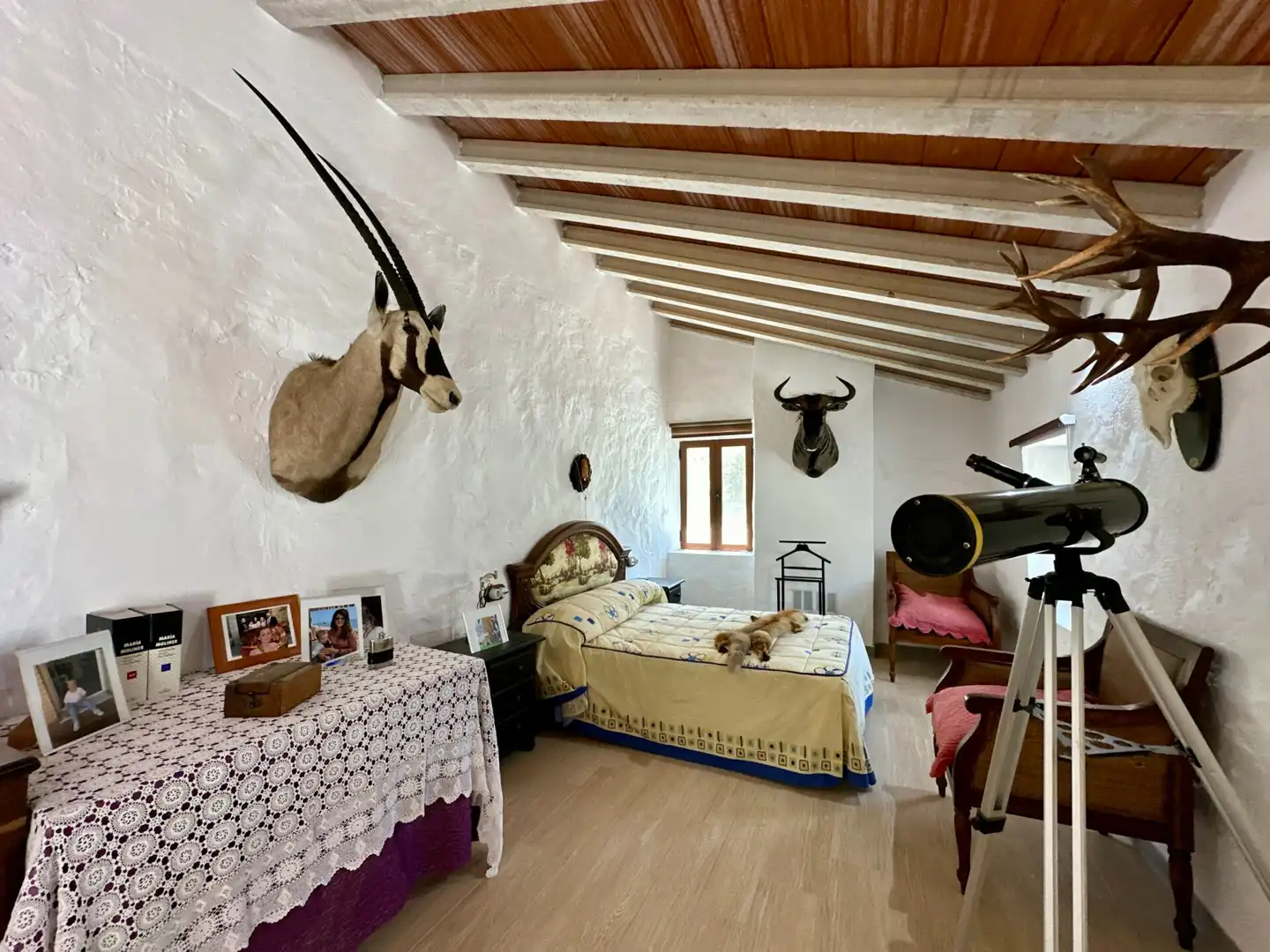 Dormitori de Finca rústica en venda en Sierro amb Aire condicionat, Calefacció i Jardí privat