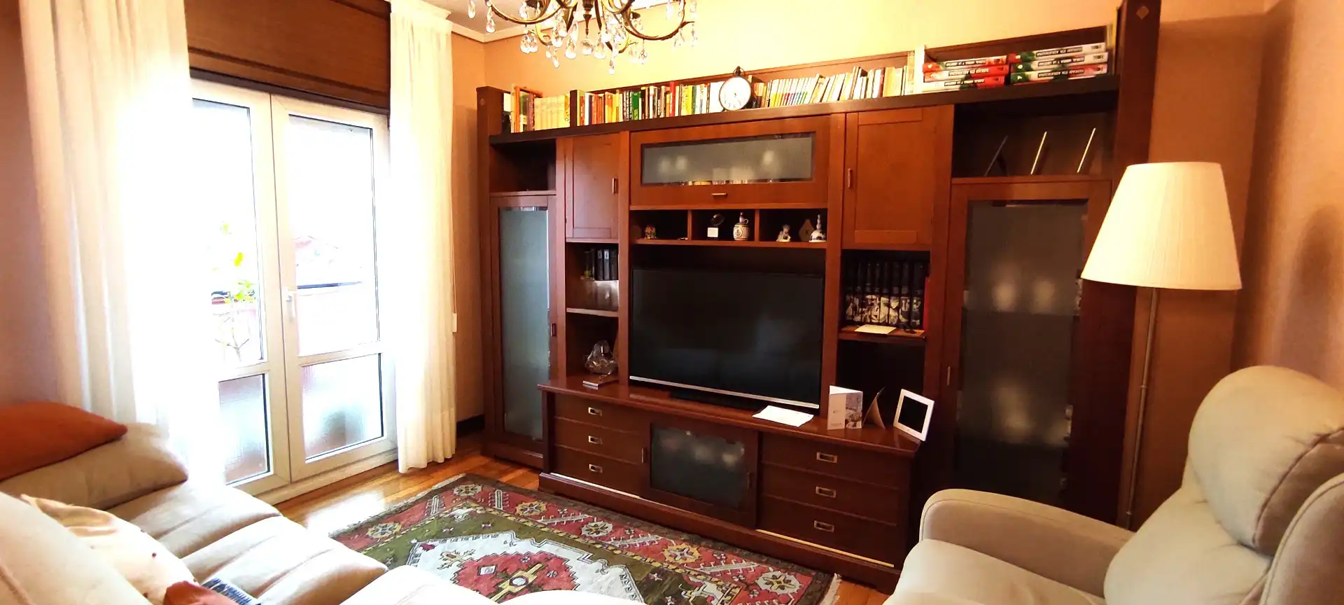 Sala de estar de Piso en venta en Valle de Trápaga-Trapagaran con Calefacción, Amueblado y Balcón