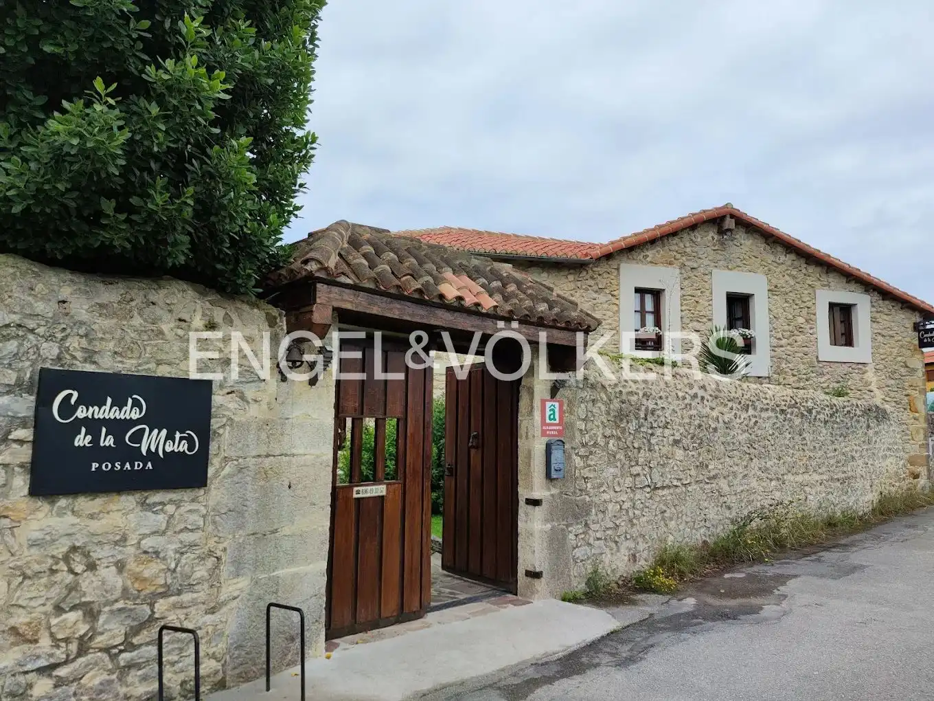 Vista exterior de Casa o chalet en venta en Miengo con Calefacción y Jardín privado