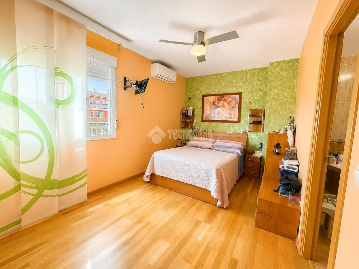 Dormitori de Casa adosada en venda en Casarrubuelos amb Aire condicionat, Calefacció i Terrassa
