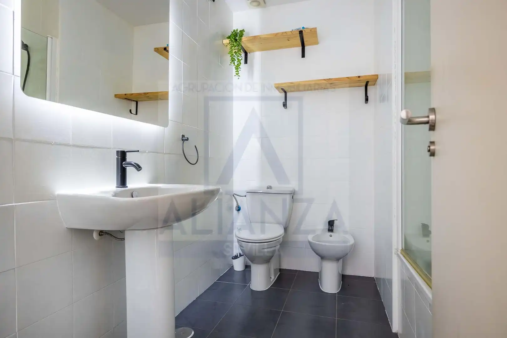 Baño de Piso en venta en Camas con Aire acondicionado, Calefacción y Trastero