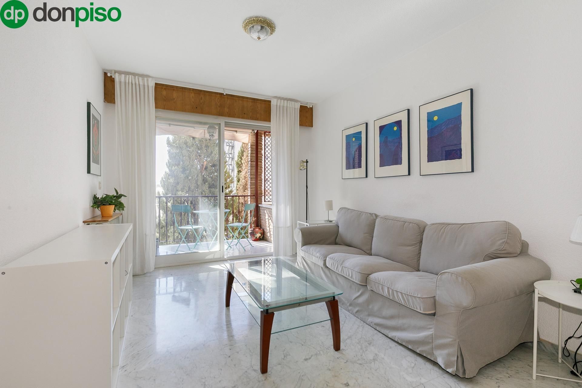 Sala d'estar de Pis en venda en  Granada Capital amb Aire condicionat, Terrassa i Moblat