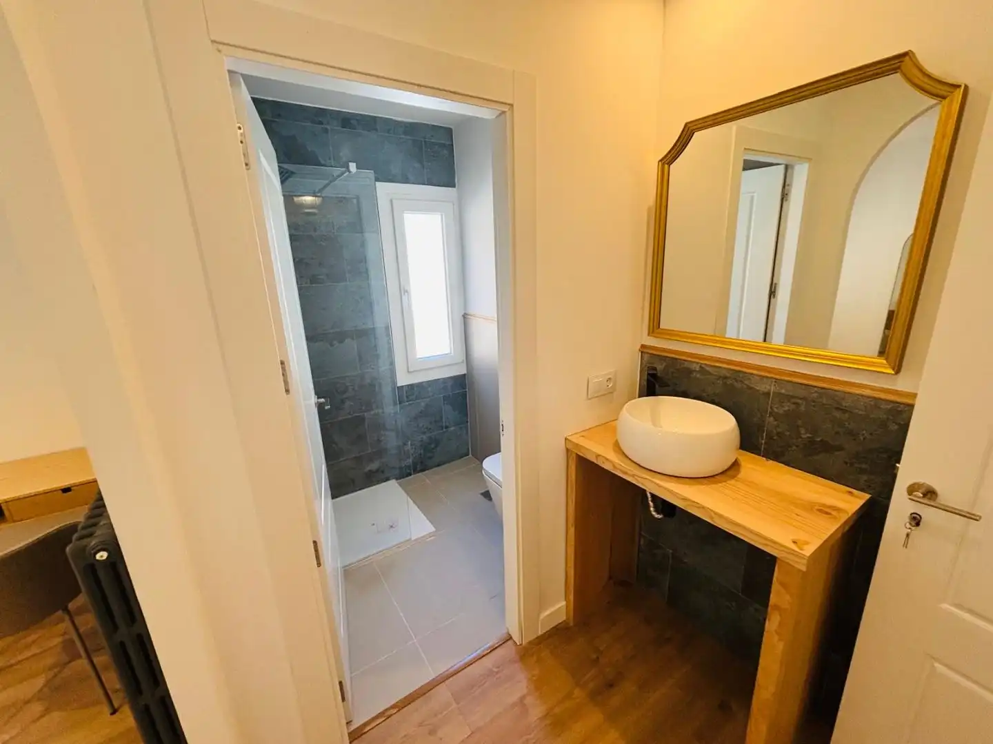 Baño de Piso en venta en Segovia con Aire acondicionado, Calefacción y Jardín privado