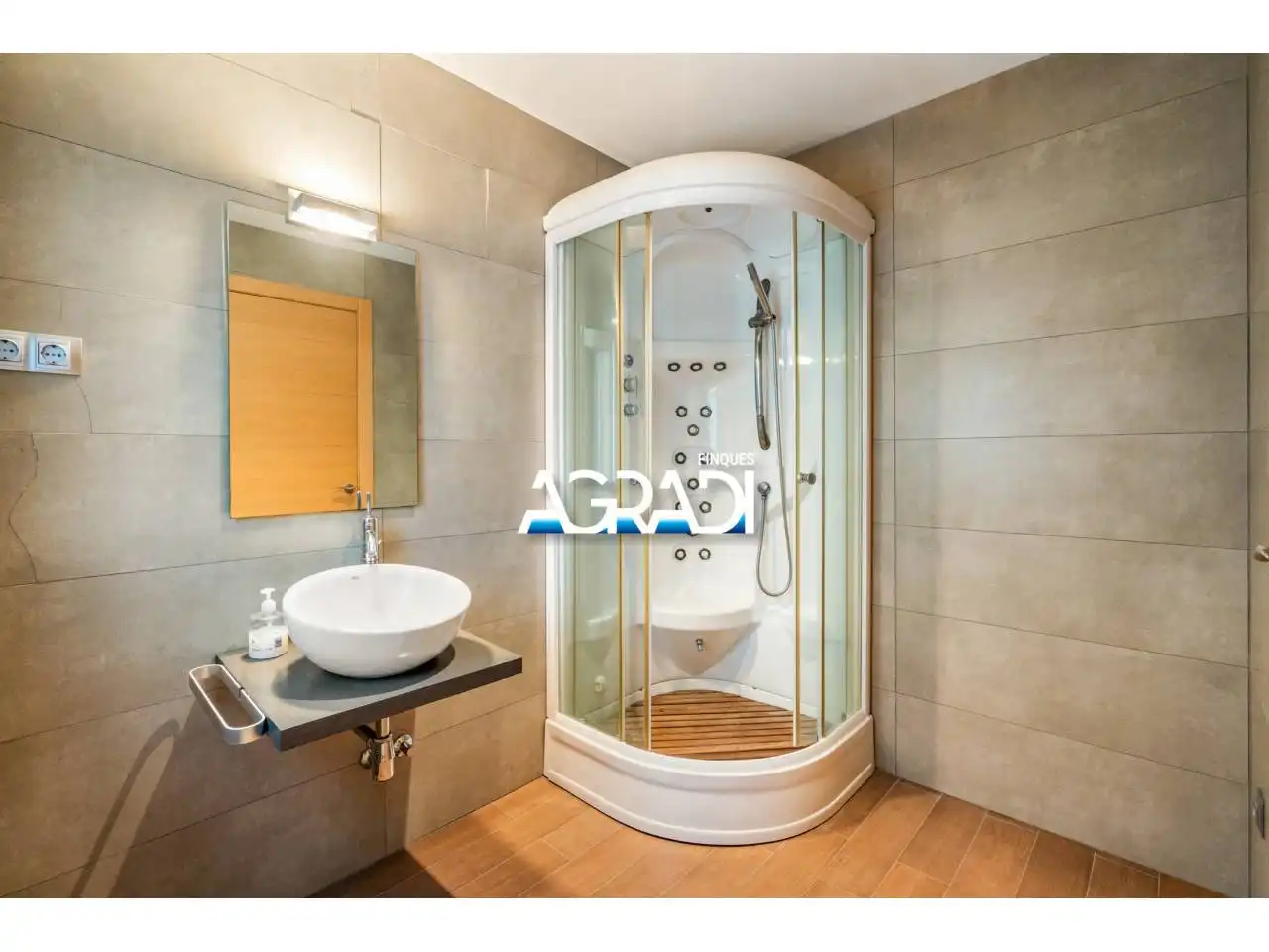 Bathroom of Houses for sale in Les Franqueses del Vallès  with Air Conditioner, Heating and Private garden
