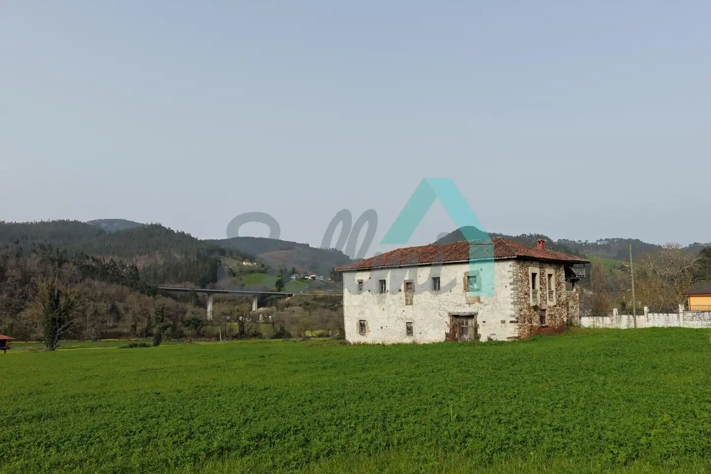 Casa o xalet en venda a Llamas, Salas