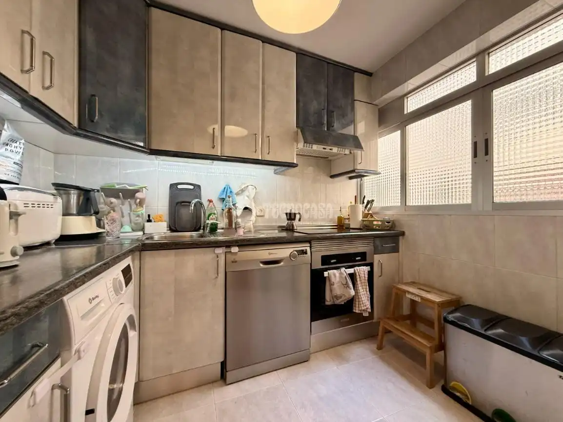 Küche von Wohnung zum Verkauf in Madrid mit Klimaanlage, Heizung und Parkett