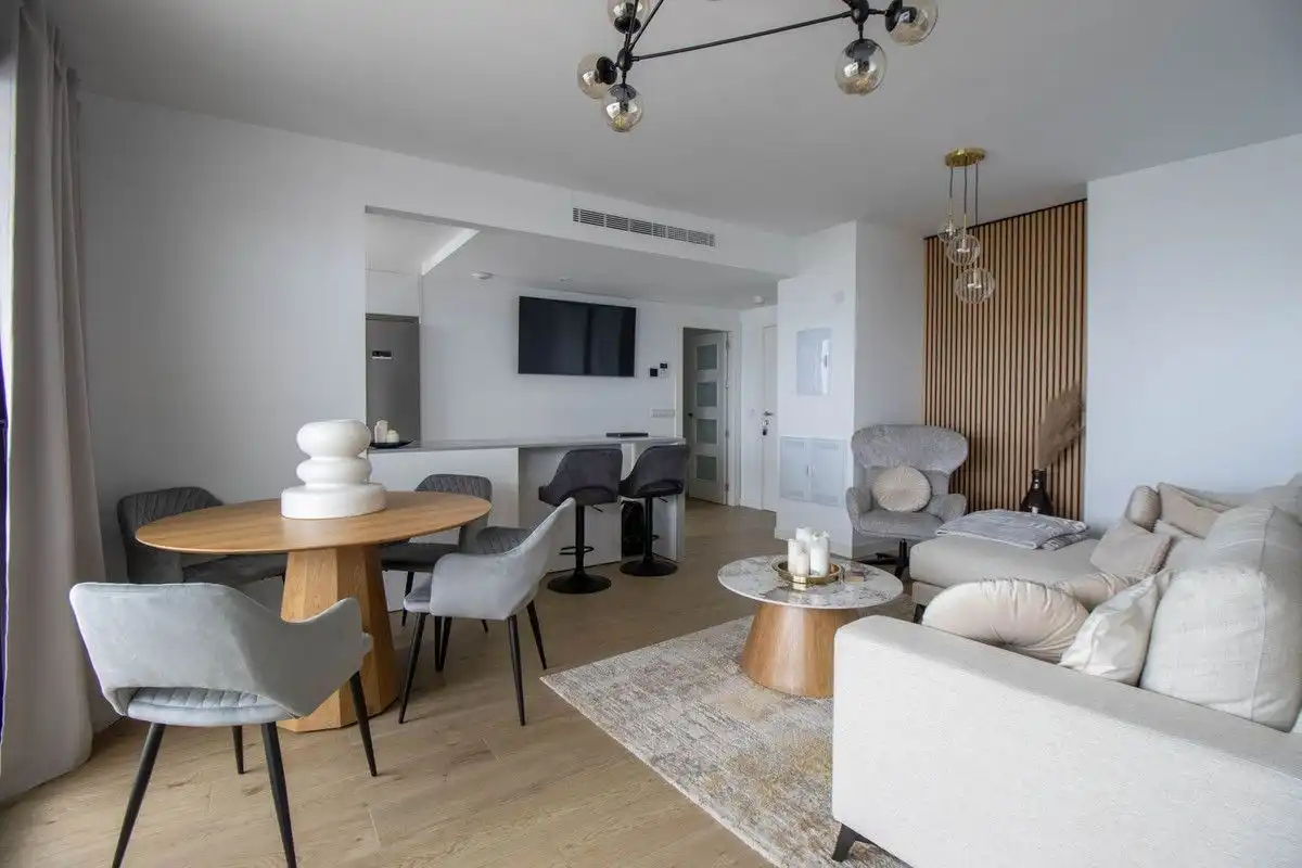Sala d'estar de Apartament de lloguer en Estepona amb Aire condicionat, Calefacció i Terrassa