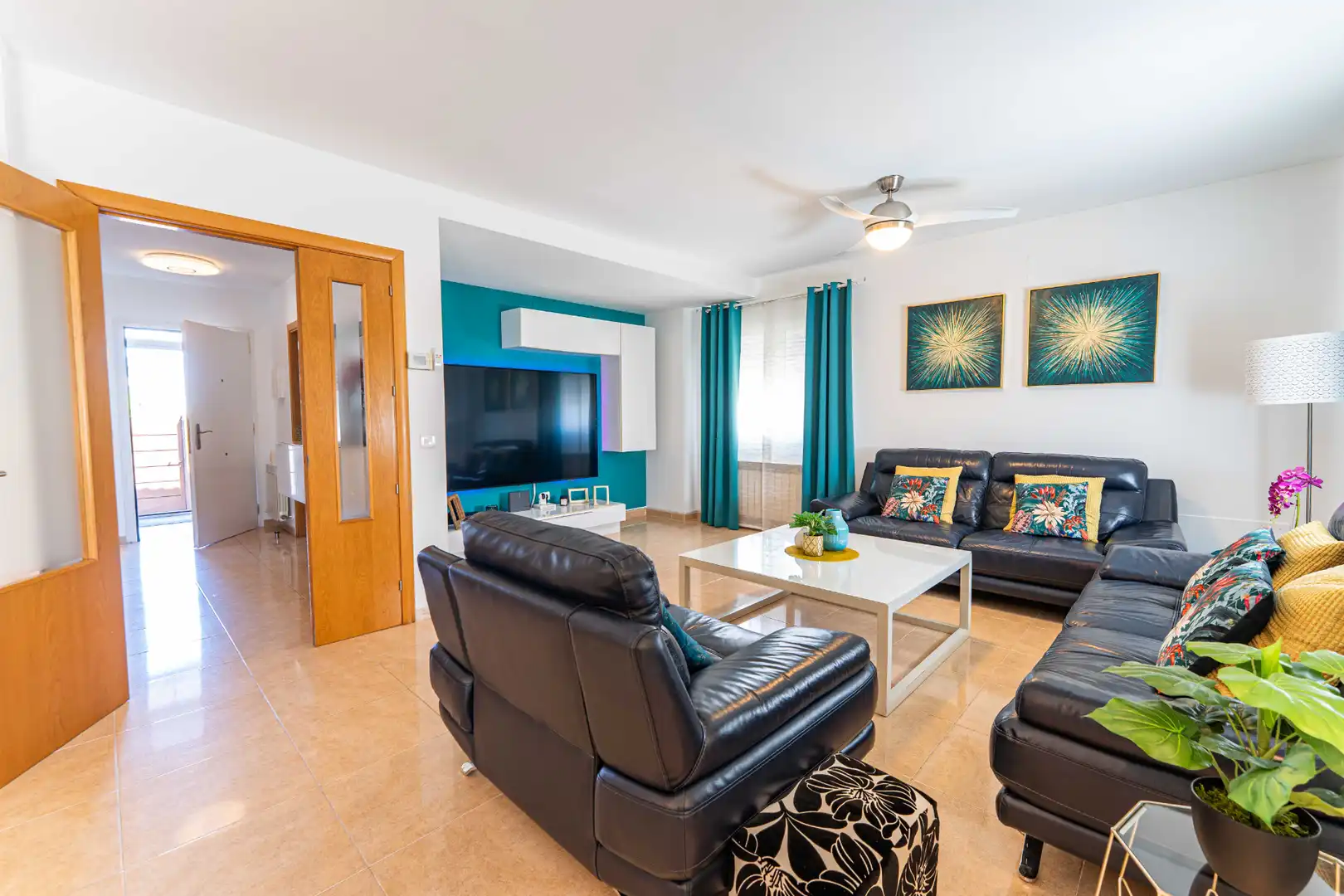 Sala de estar de Casa o chalet en venta en Serranillos del Valle con Aire acondicionado, Calefacción y Jardín privado