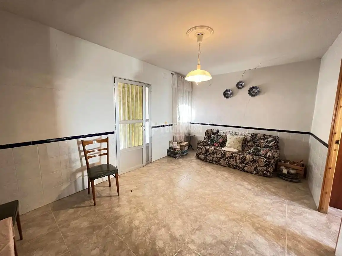 Sala d'estar de Casa adosada en venda en Navalcán