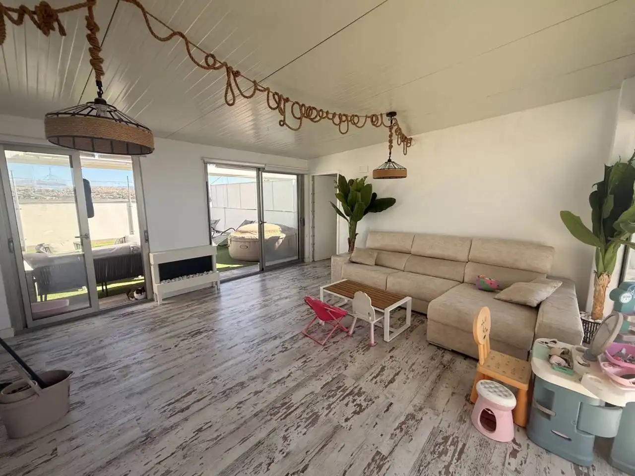 Sala de estar de Ático en venta en Elche / Elx con Aire acondicionado, Parquet y Terraza