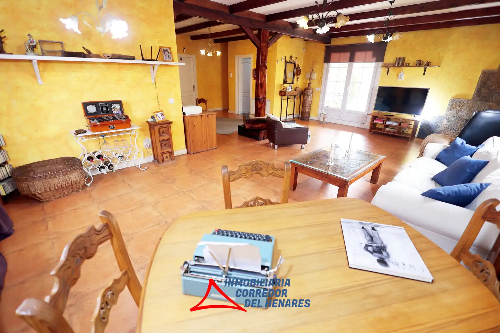 Sala de estar de Finca rústica en venta en Mejorada del Campo con Jardín privado y Piscina