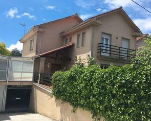 Vista exterior de Casa o xalet de lloguer en Santiago de Compostela  amb Calefacció, Jardí privat i Forn