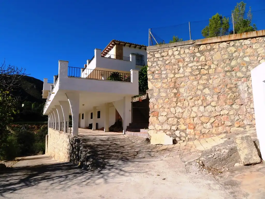 Vista exterior de Casa o xalet en venda en L'Atzúbia amb Jardí privat, Terrassa i Traster