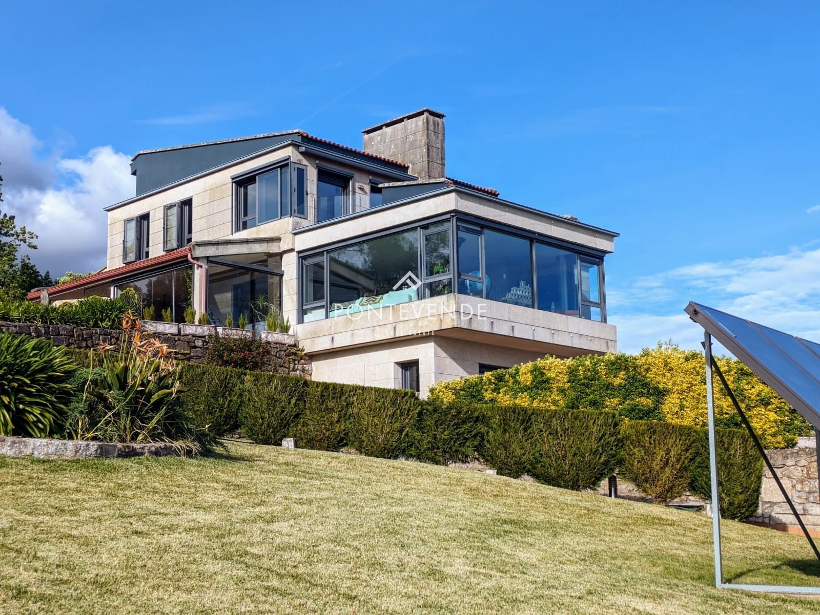 Vista exterior de Casa o chalet en venta en Pontevedra Capital  con Aire acondicionado, Calefacción y Jardín privado