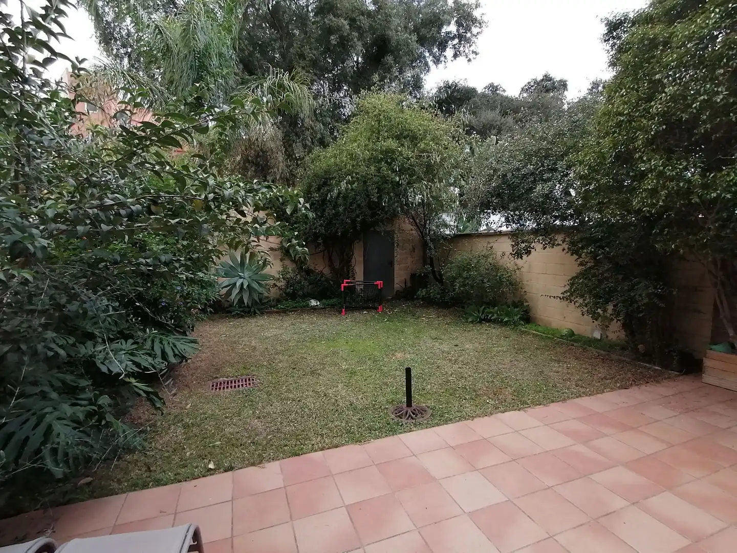 Jardí de Casa adosada de lloguer en Algeciras amb Jardí privat, Terrassa i Traster