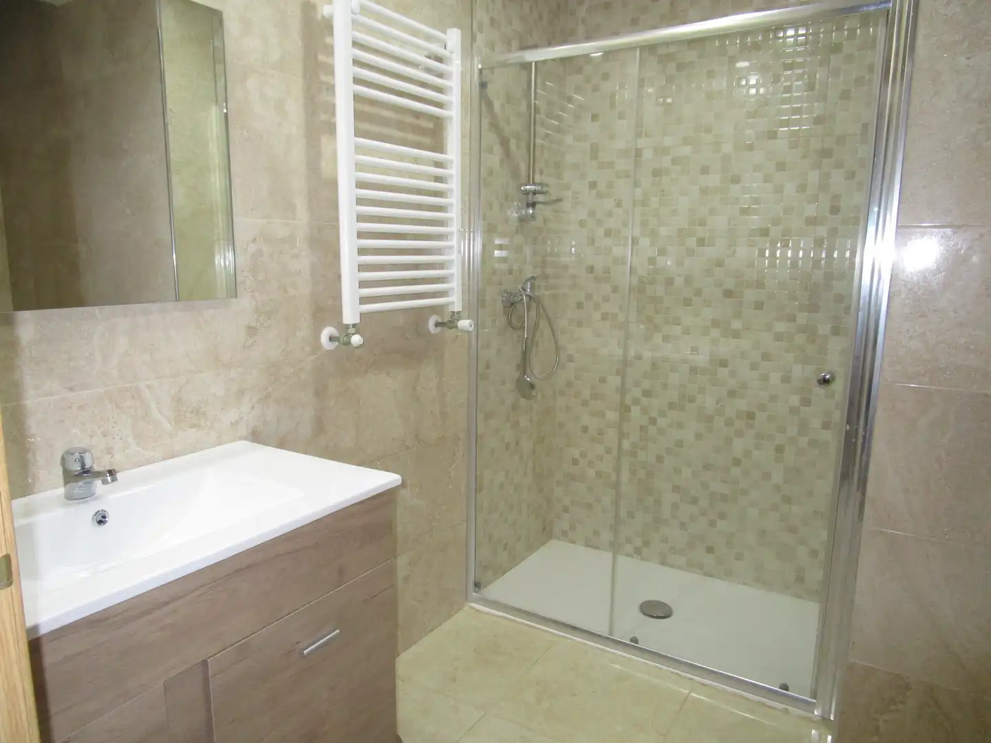 Baño de Casa o chalet en venta en Villanueva del Pardillo con Calefacción, Jardín privado y Terraza