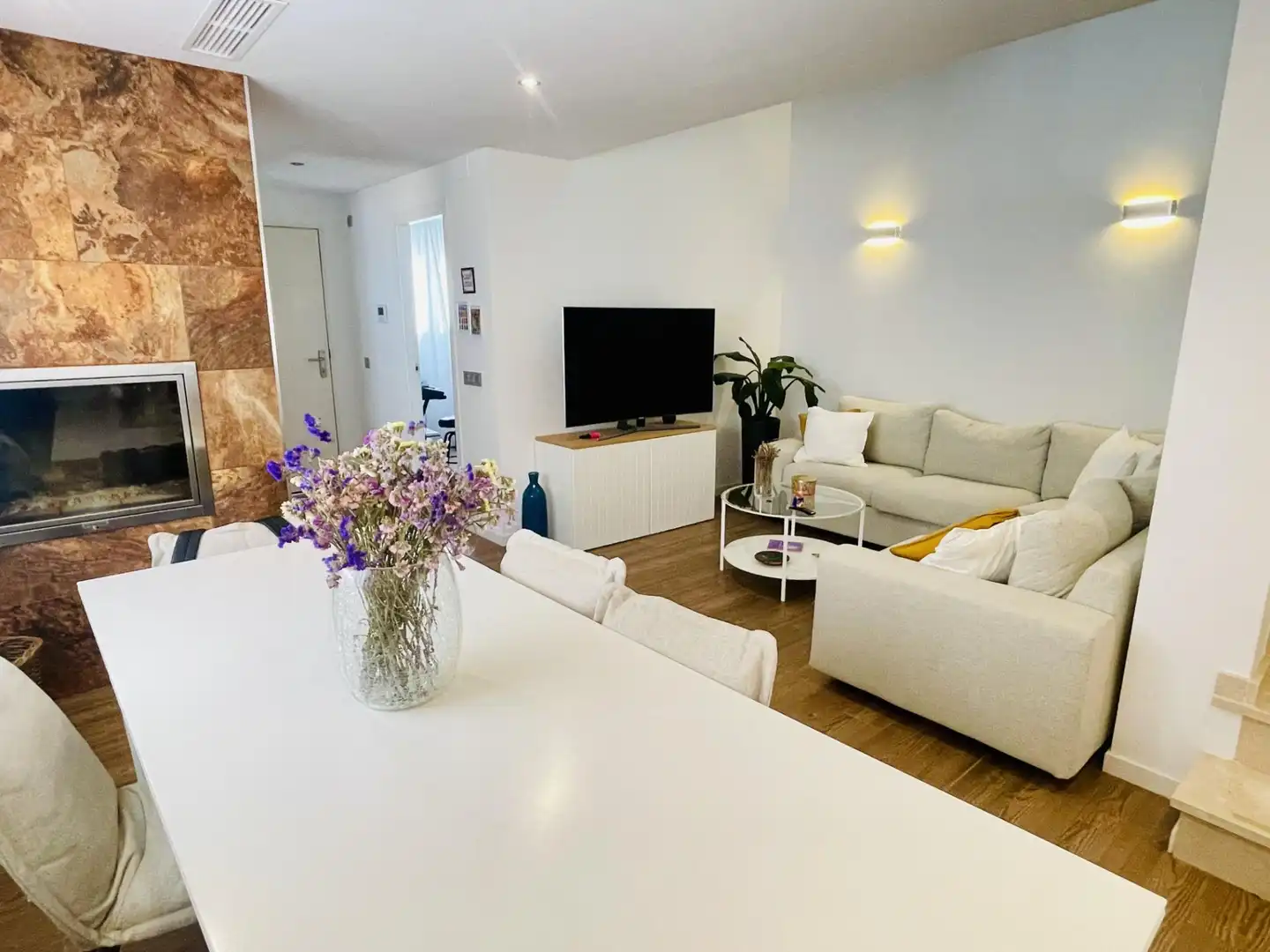 Sala d'estar de Casa o xalet en venda en Antequera amb Calefacció, Jardí privat i Terrassa