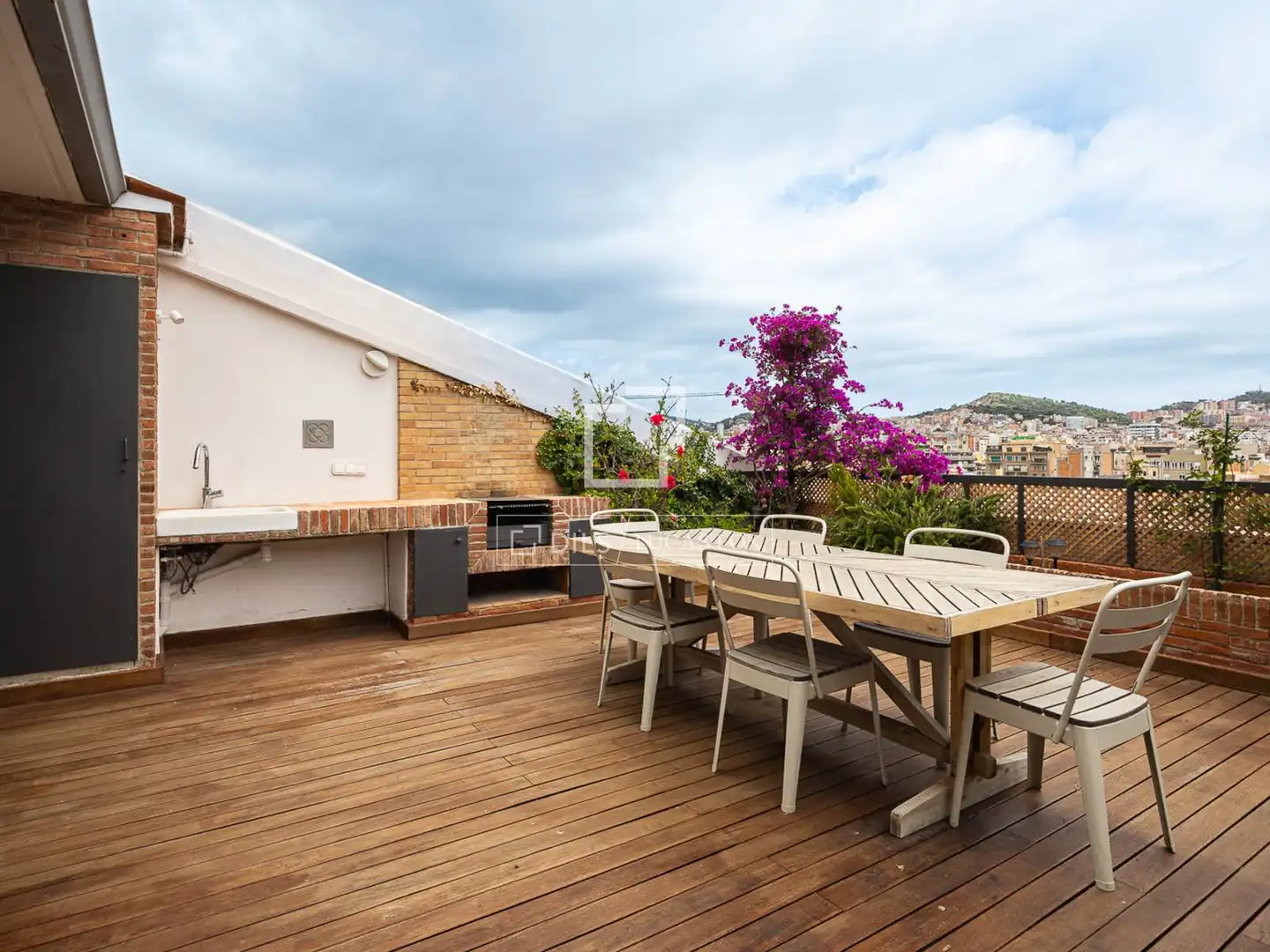 Terrasse von Dachboden zum Verkauf in Barcelona mit Klimaanlage, Terrasse und Balkon