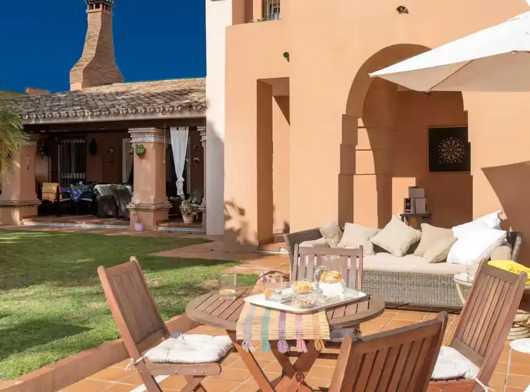 Terrassa de Casa o xalet en venda en Alhaurín de la Torre amb Aire condicionat, Piscina i Balcó