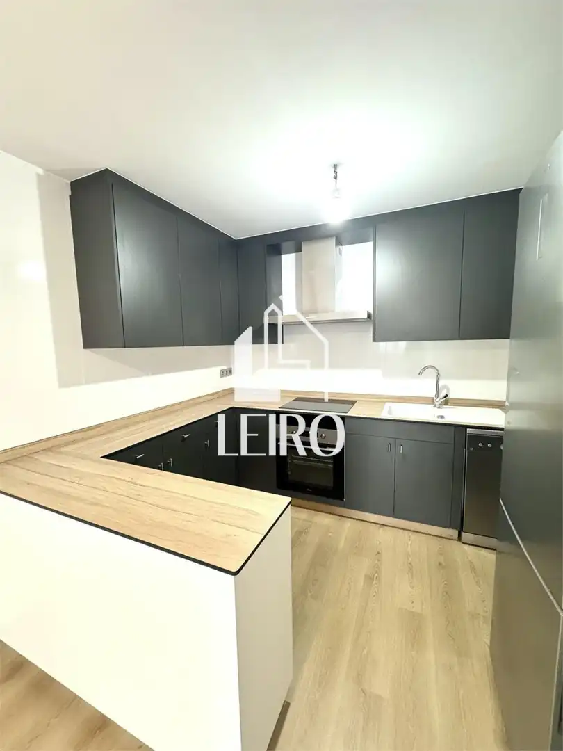 Cocina de Apartamento en venta en Vilagarcía de Arousa con Calefacción, Terraza y Trastero