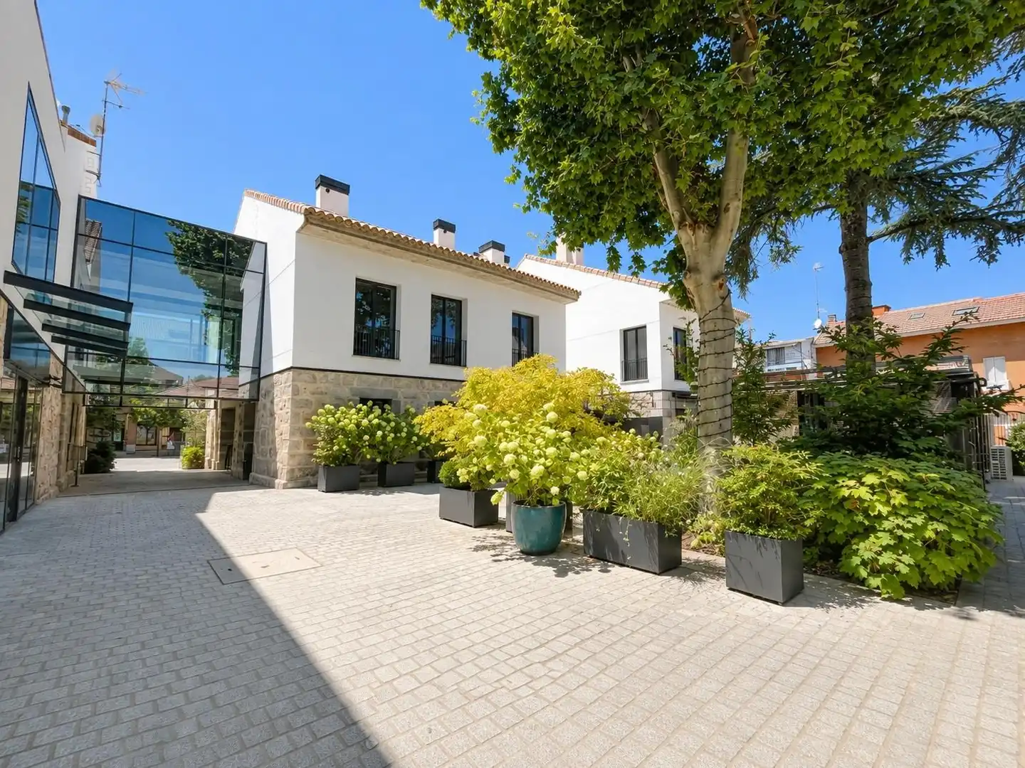 Vista exterior de Dúplex de alquiler en Torrelodones con Aire acondicionado, Calefacción y Balcón