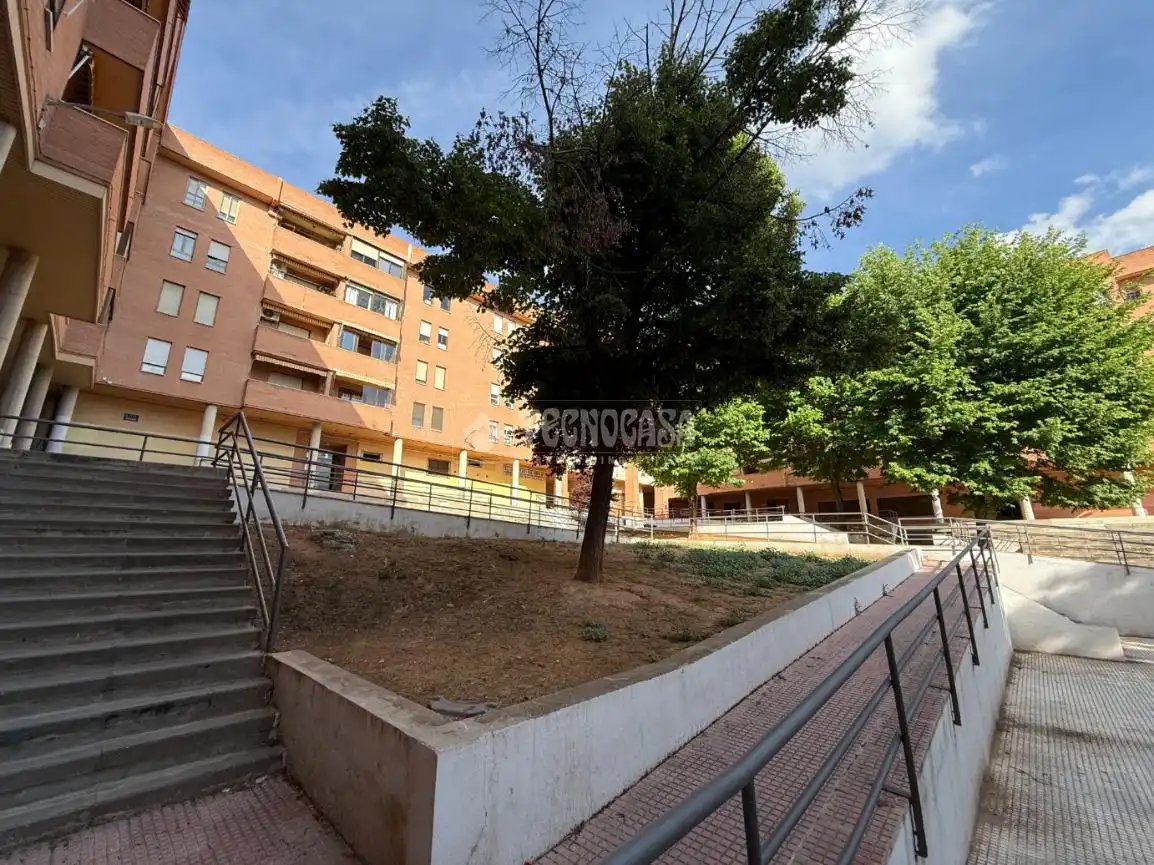 Vista exterior de Pis en venda en Guadalajara amb Aire condicionat, Calefacció i Terrassa