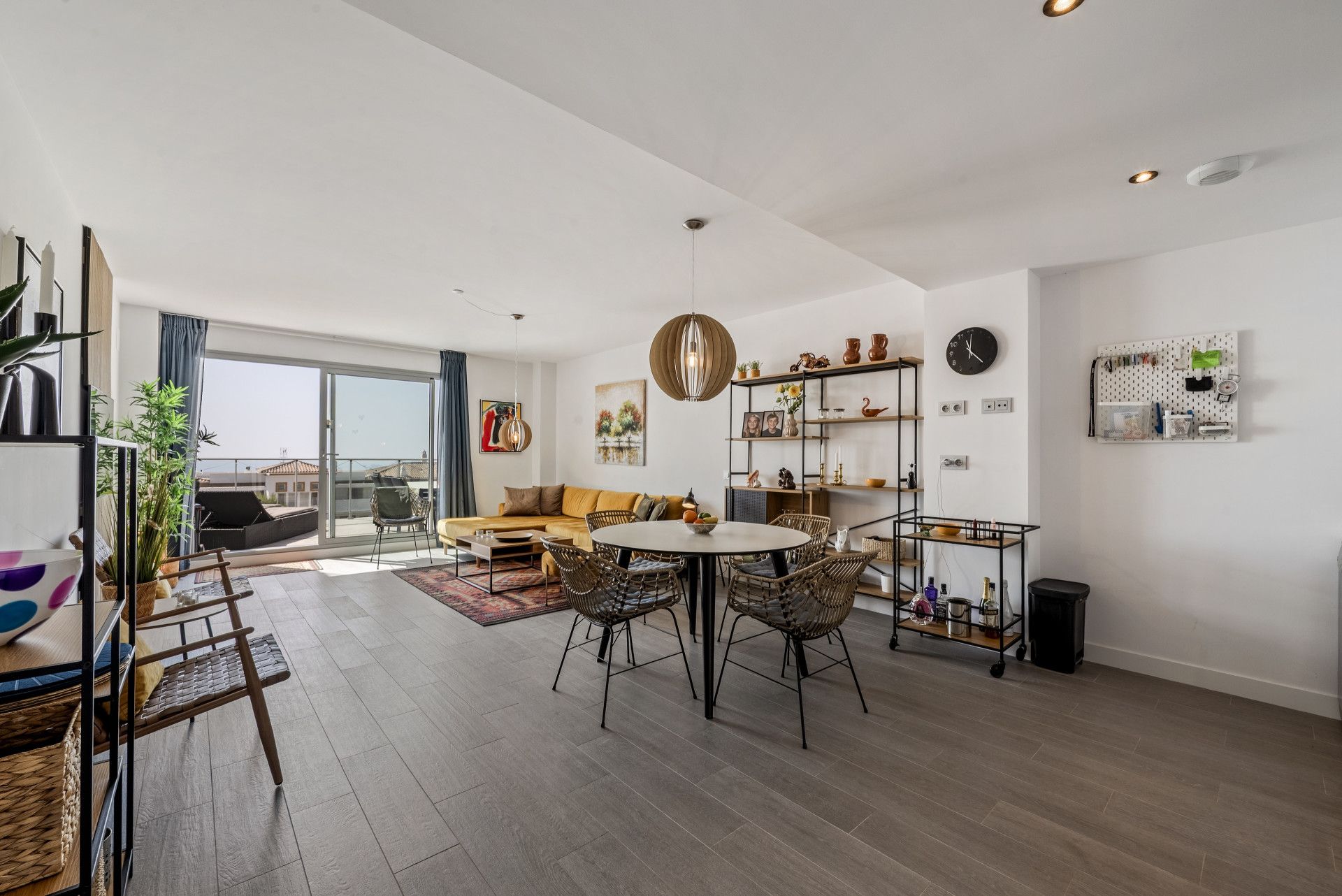 Sala d'estar de Apartament en venda en Benalmádena amb Aire condicionat, Terrassa i Piscina