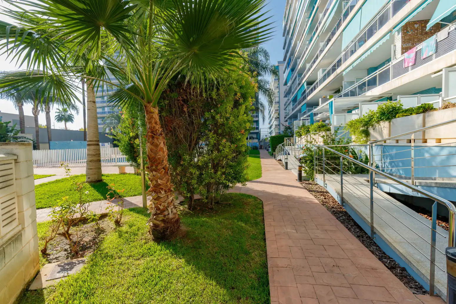 Vista exterior de Pis en venda en Gandia amb Calefacció, Jardí privat i Terrassa