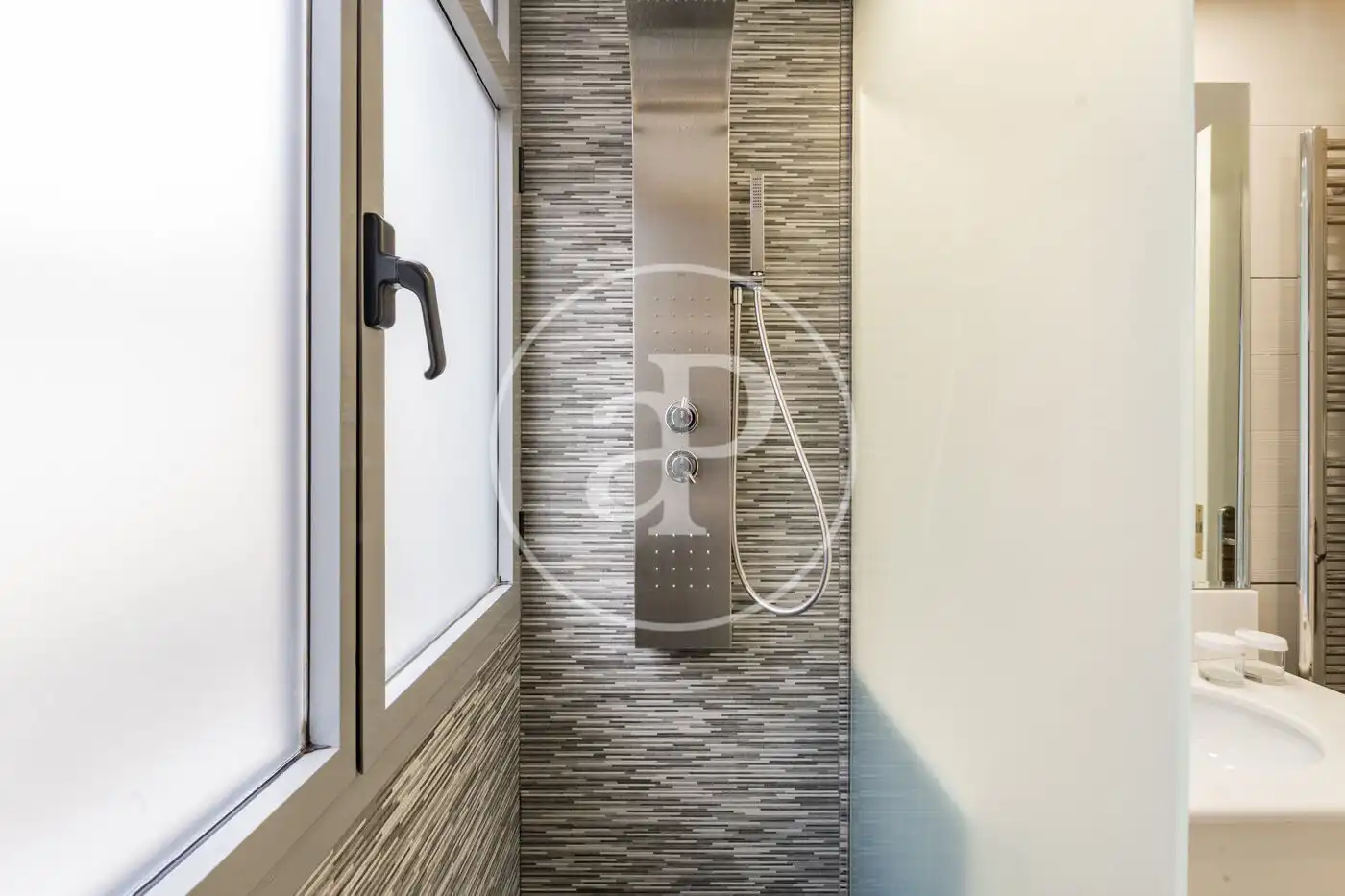 Bathroom of Flat for rent in Madrid  with Air Conditioner, Heating and Terrace