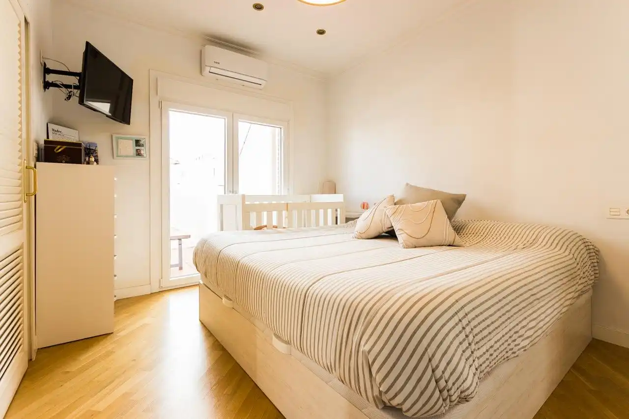 Schlafzimmer von Dachboden zum Verkauf in Elda mit Klimaanlage, Parkett und Terrasse