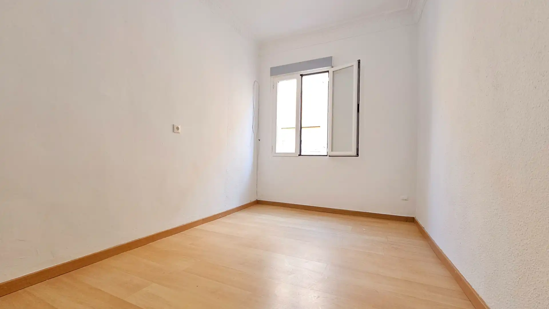 Bedroom of Flat for sale in Zaragoza  with Heating and Balcony
