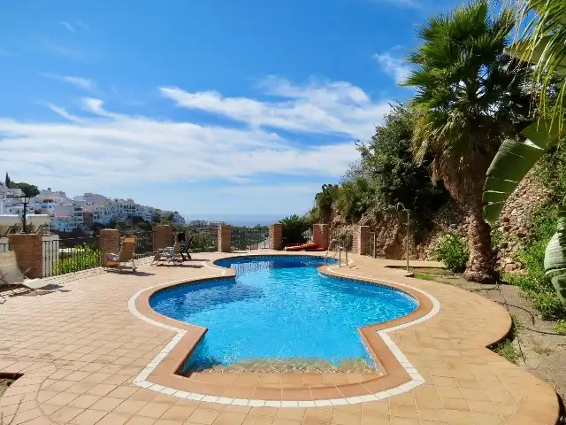 Piscina de Ático de alquiler en Frigiliana con Aire acondicionado, Calefacción y Terraza