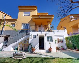 Vista exterior de Casa adosada en venda en Montserrat amb Terrassa i Balcó