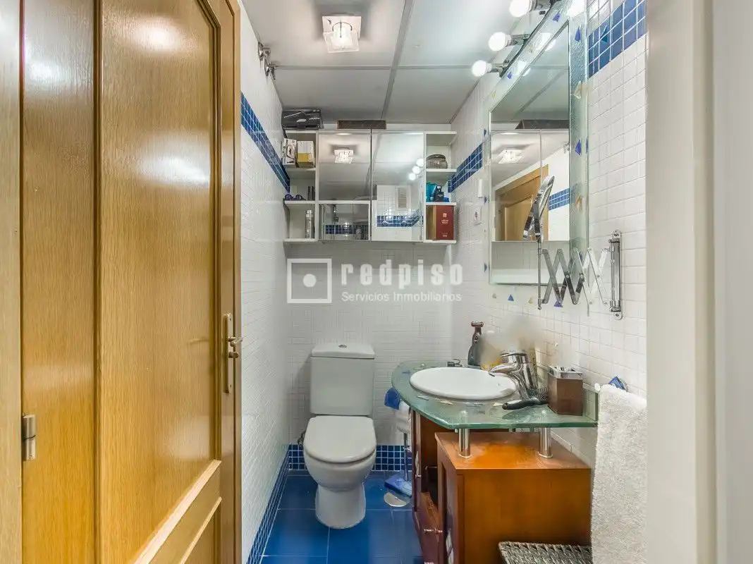 Bathroom of Flat for sale in Alcorcón  with Air Conditioner, Heating and Parquet flooring