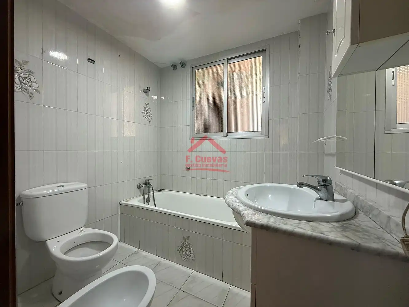 Baño de Apartamento en venta en Nerja con Terraza