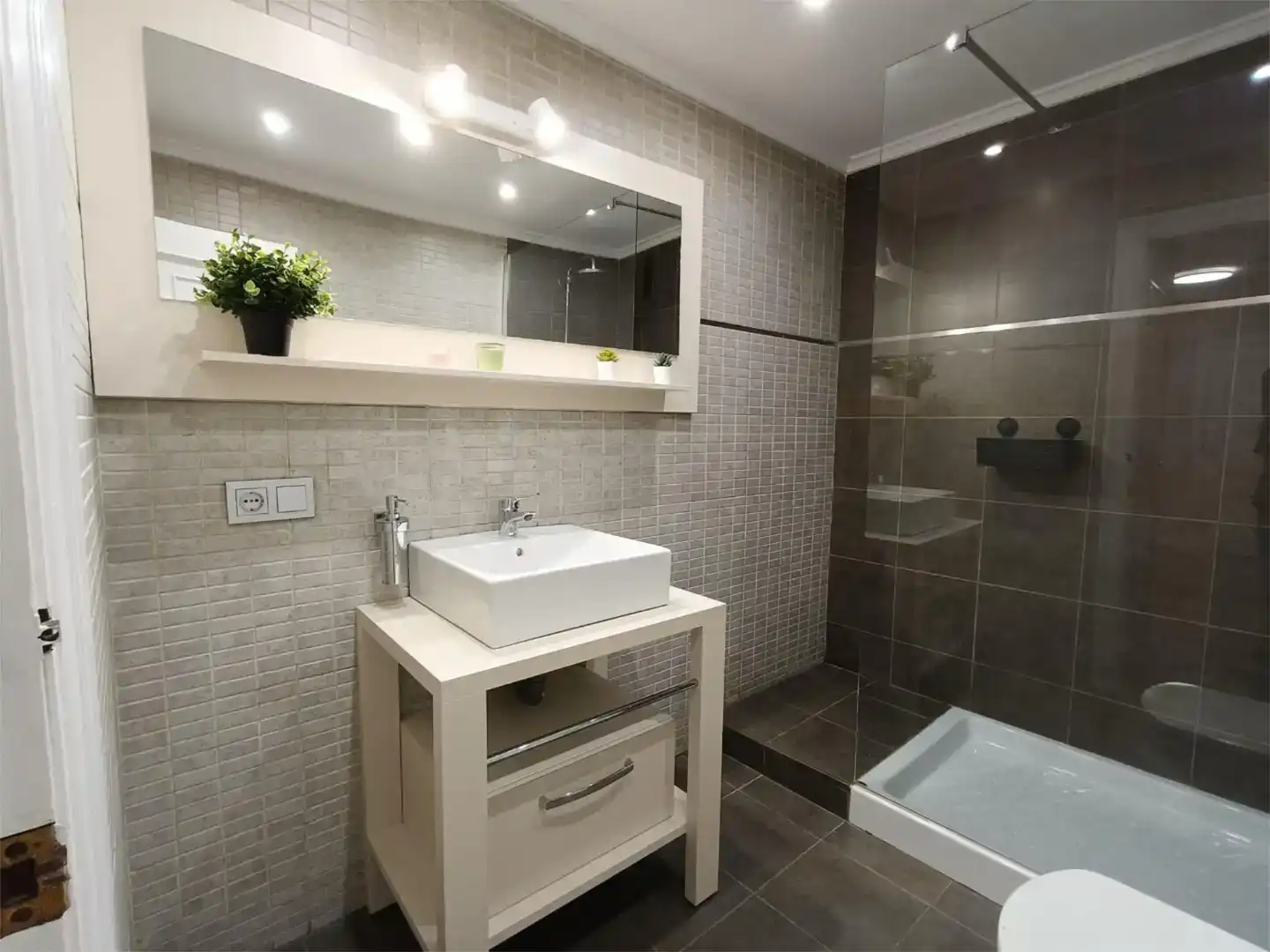 Badezimmer von Wohnung zur Miete in Mieres (Asturias) mit Balkon