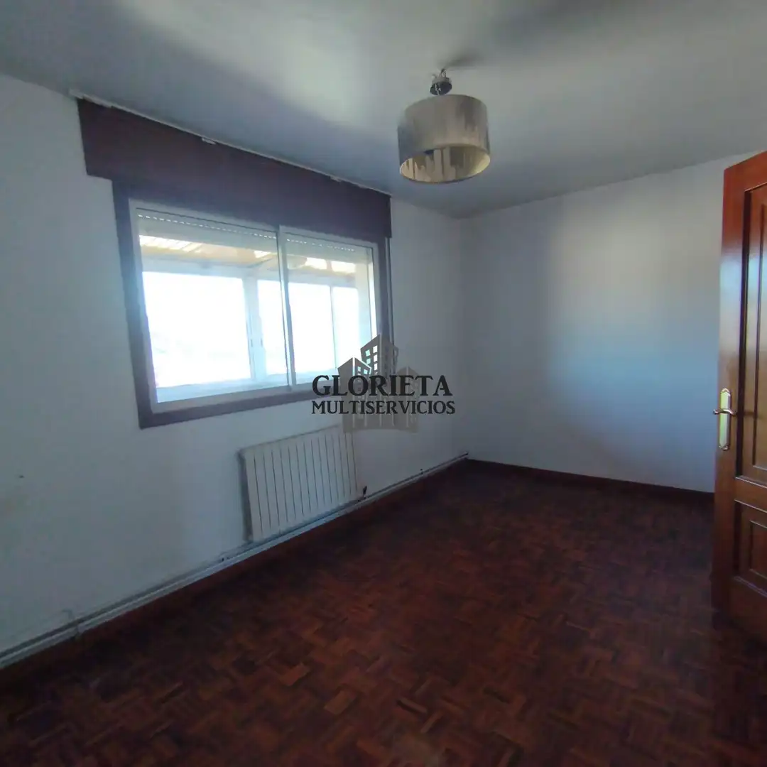 Habitación de Piso en venta en Vigo  con Calefacción, Parquet y Terraza