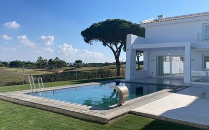 Piscina de Casa o xalet en venda en Chiclana de la Frontera amb Aire condicionat, Calefacció i Jardí privat