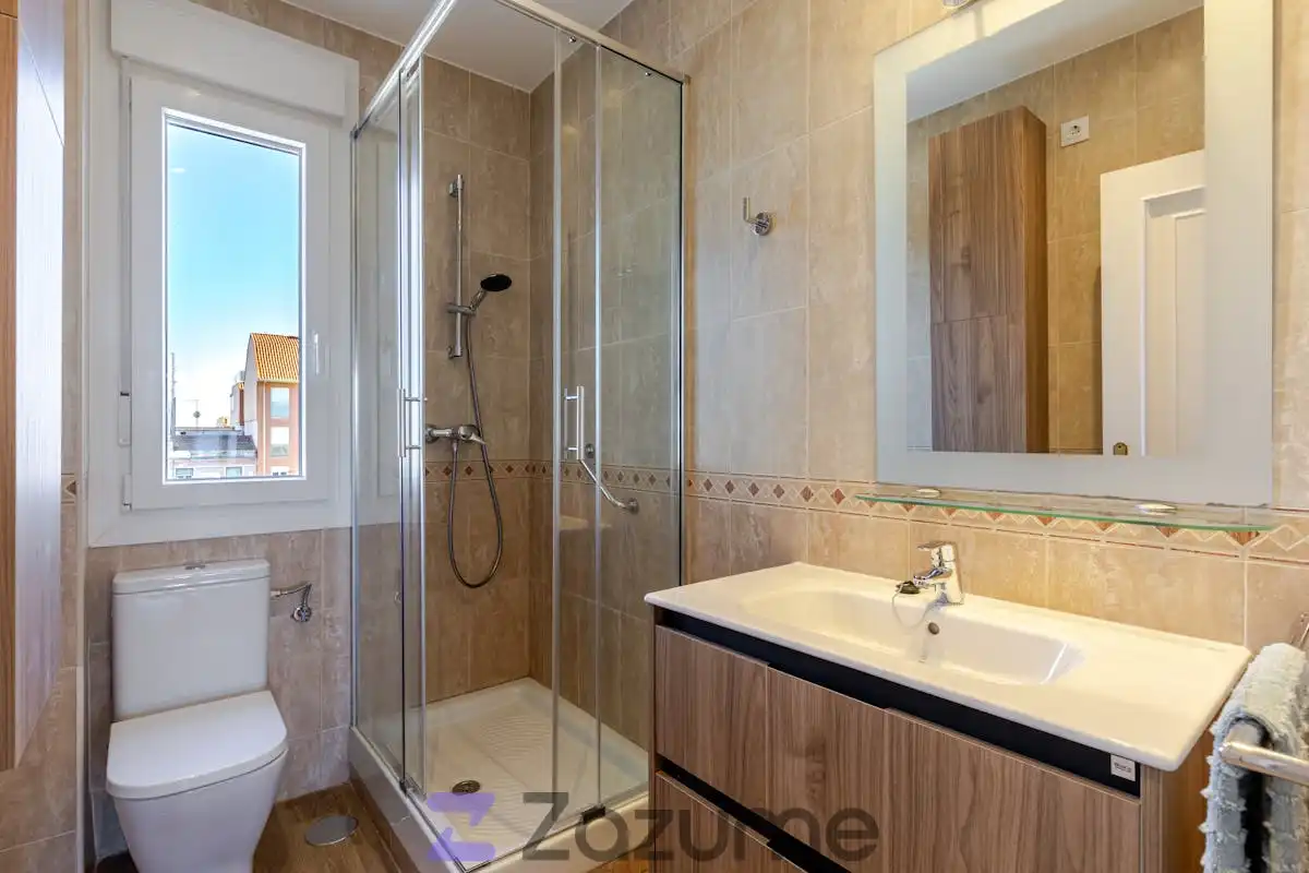Bathroom of Flat for rent in Madrid  with Air Conditioner, Heating and Terrace