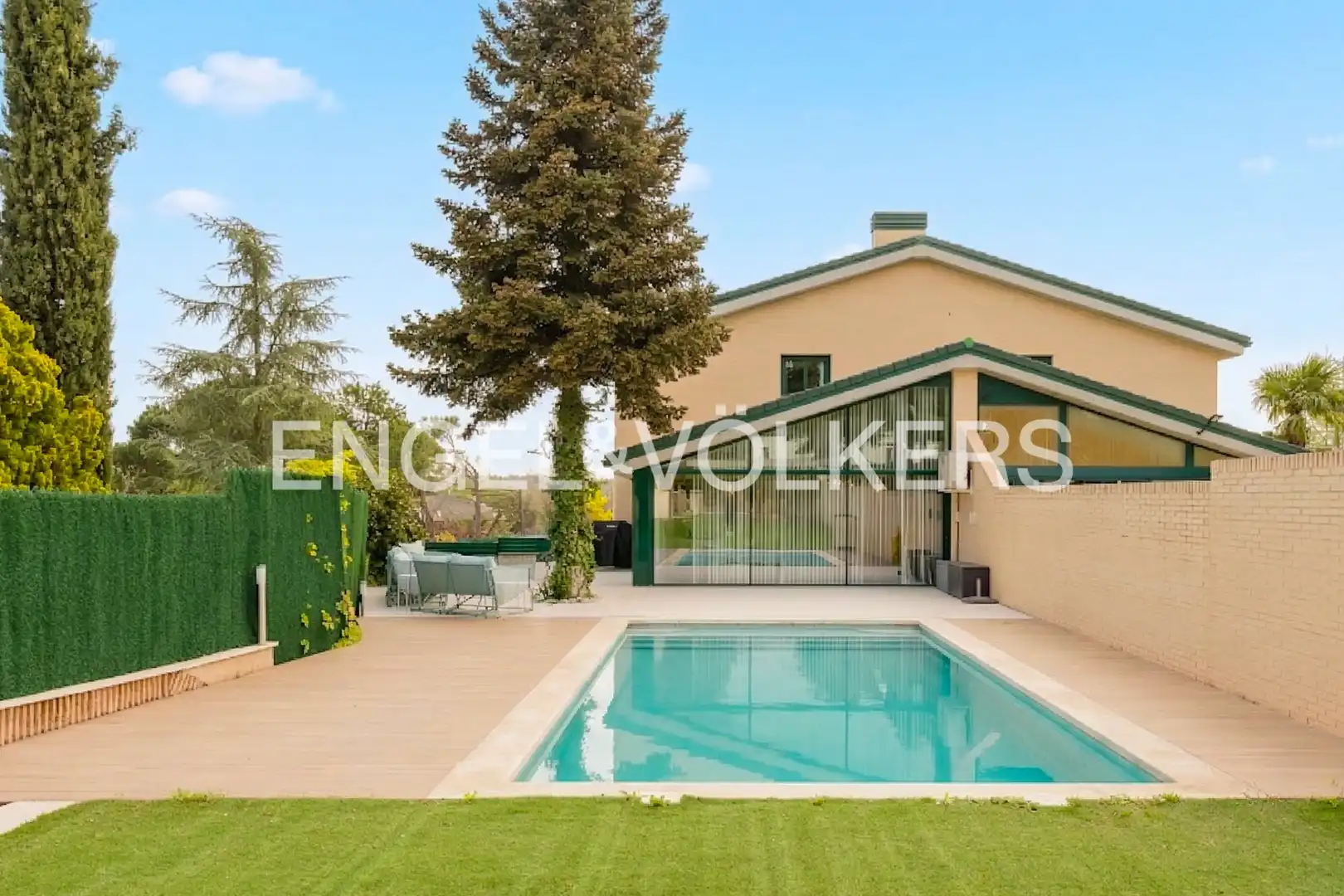 Piscina de Casa adosada de alquiler en Tres Cantos con Aire acondicionado, Calefacción y Jardín privado