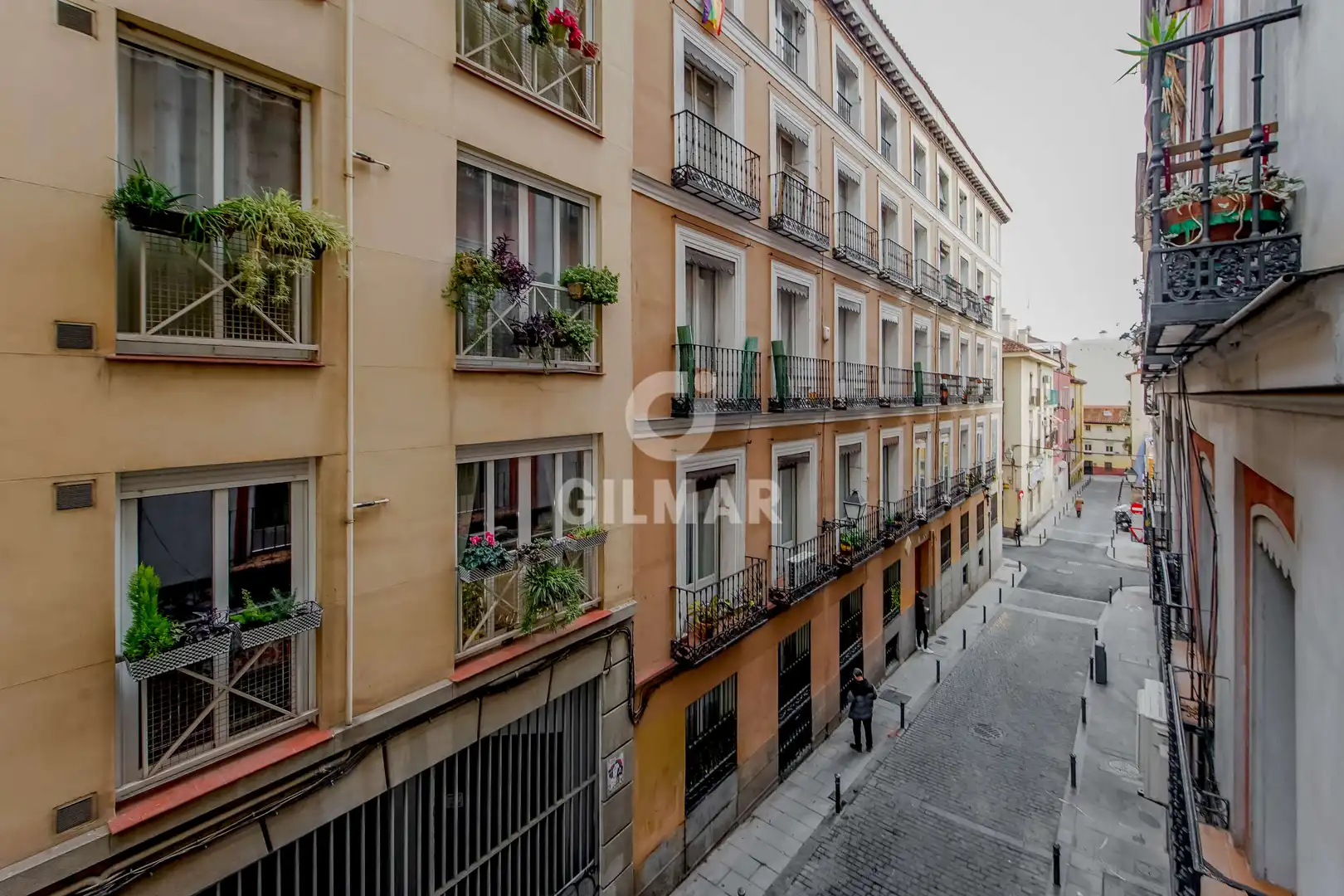 Vista exterior de Piso en venta en Madrid con Calefacción