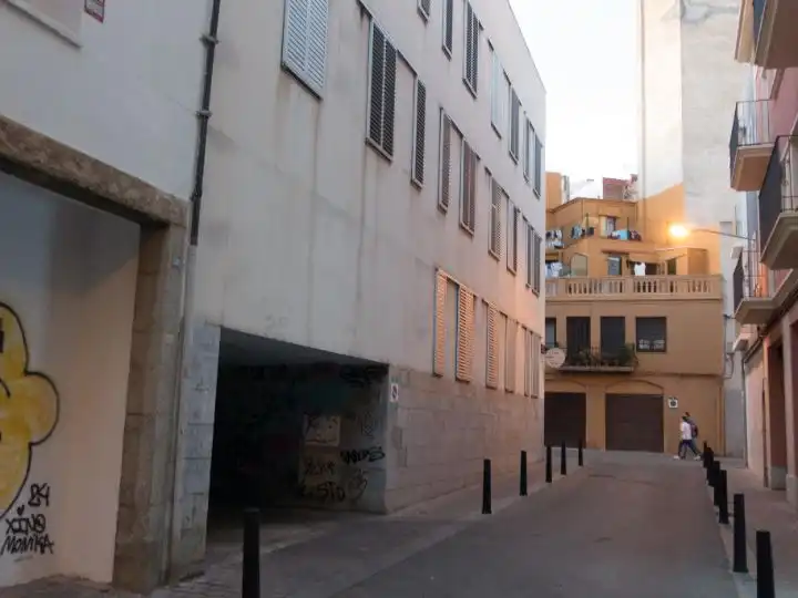 Exterior view of Garage for rent in Reus