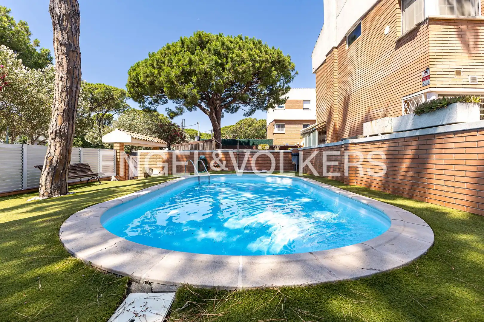 Piscina de Casa o xalet en venda en Gavà amb Calefacció, Jardí privat i Terrassa