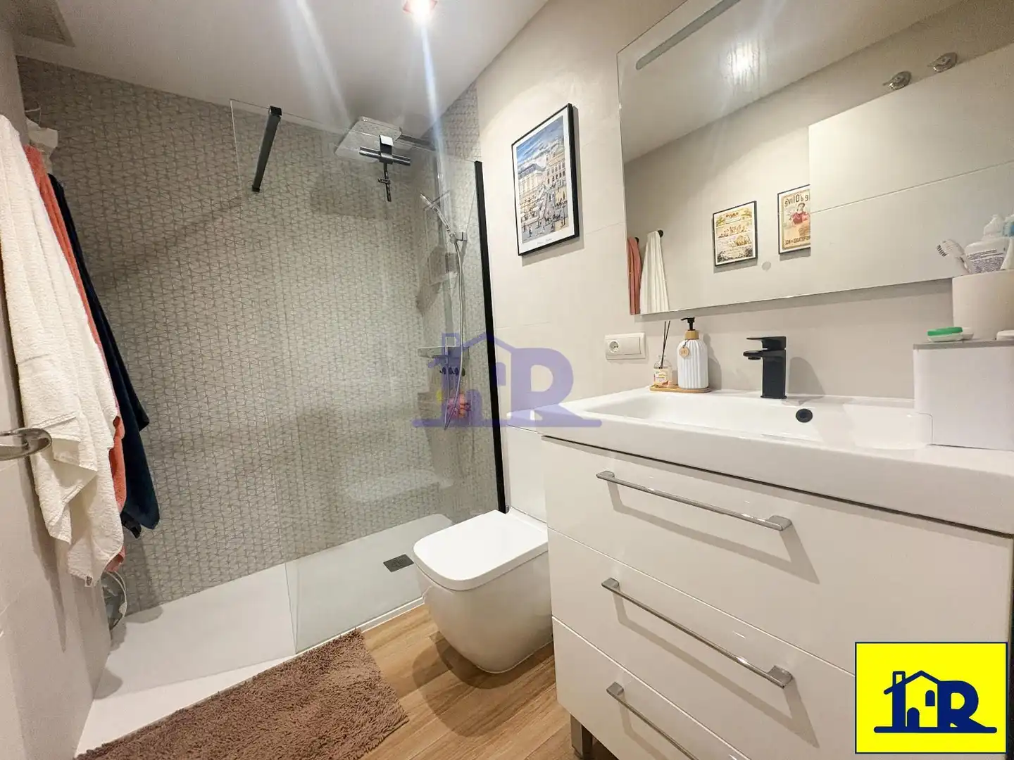 Bathroom of Detached homes for sale in Cuenca  with Air Conditioner, Heating and Swimming Pool