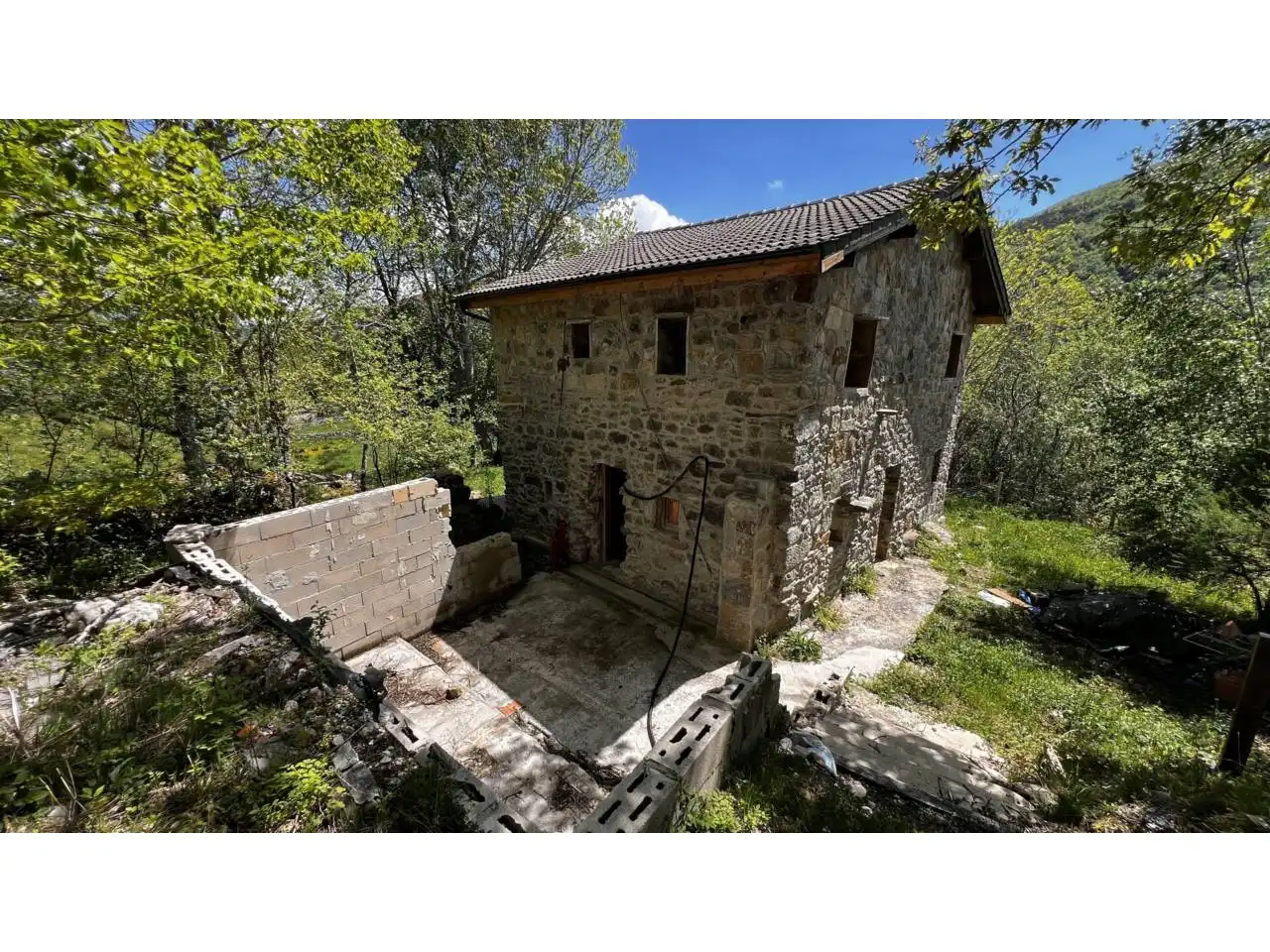 Vista exterior de Casa o xalet en venda en Espinosa de los Monteros amb Jardí privat i Terrassa