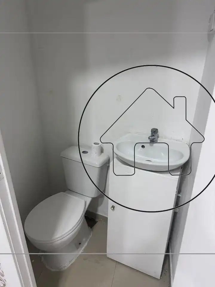 Badezimmer von Geschaftsraum zur Miete in Huelva