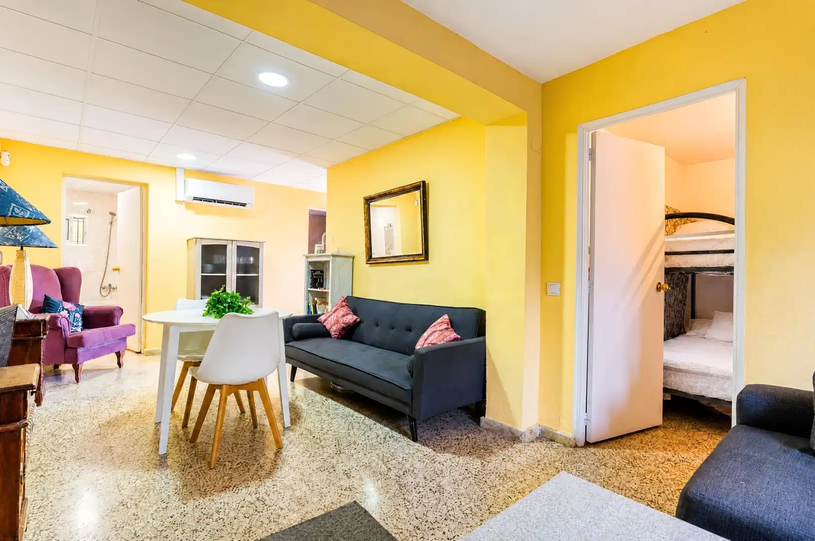 Sala d'estar de Casa o xalet en venda en Chiclana de la Frontera amb Aire condicionat, Jardí privat i Terrassa