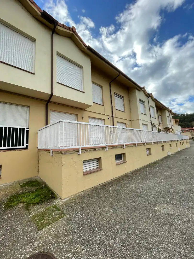 Vista exterior de Dúplex en venta en Cuzcurrita de Río Tirón con Calefacción, Amueblado y Horno