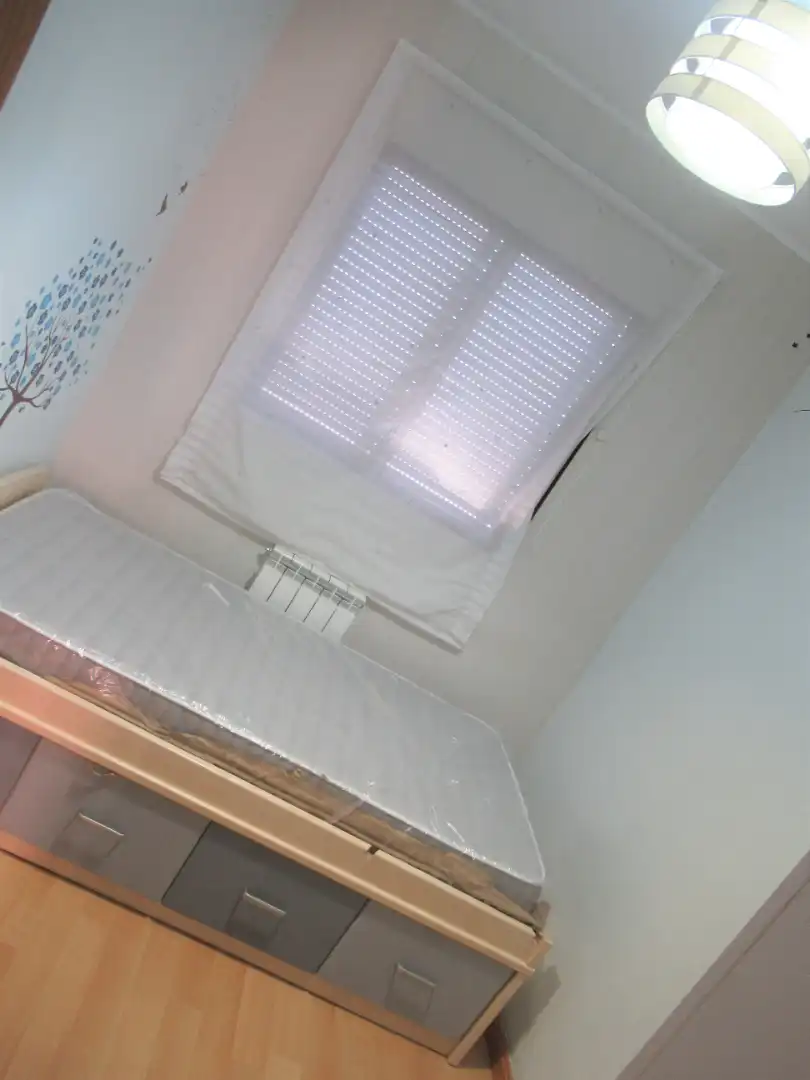 Habitación de Piso de alquiler en Zaragoza con Calefacción, Parquet y Amueblado