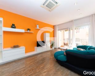 Living room of Flat for sale in L'Hospitalet de Llobregat  with Air Conditioner, Heating and Parquet flooring